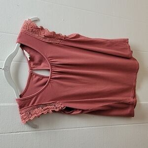 Anthropology E (hanger) M dusty rose sleeveless blouse with crochet sleeves